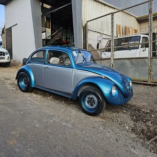 Vocho reparado y pintado