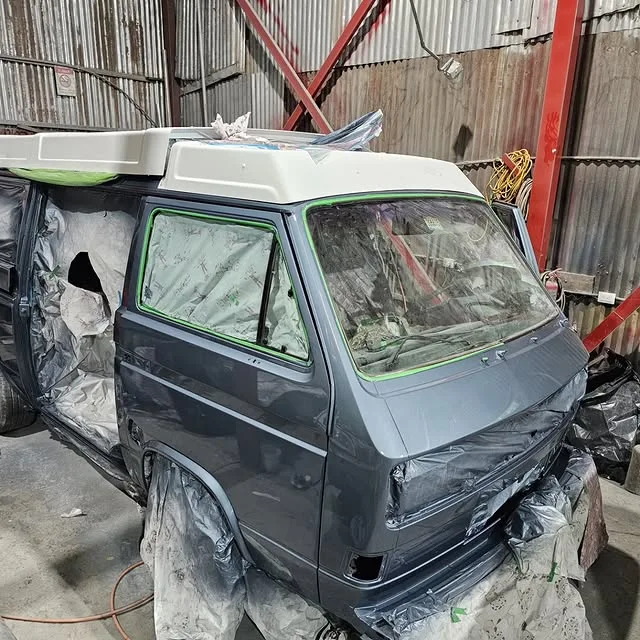 Trabajo de enderezado en proceso
